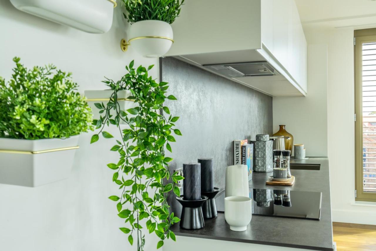 Skyview Retreat @ Ryedale House Apartment York Bagian luar foto