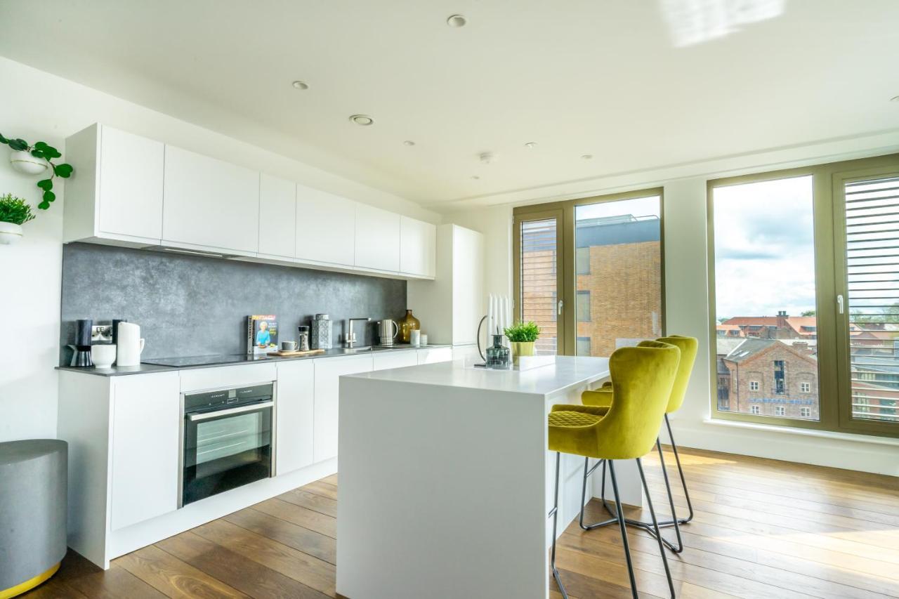 Skyview Retreat @ Ryedale House Apartment York Bagian luar foto