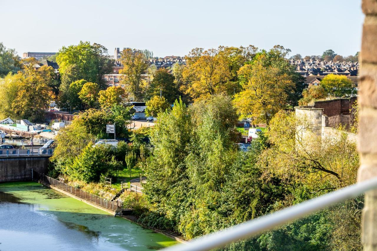 Skyview Retreat @ Ryedale House Apartment York Bagian luar foto